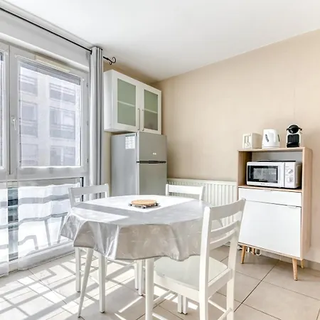 דירה Guestready - Sleek & Sunny Comfort Near The Tram ליון