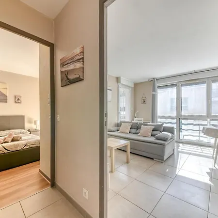 Guestready - Sleek & Sunny Comfort Near The Tram Apartment Lyon