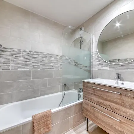 Guestready - Sleek & Sunny Comfort Near The Tram דירה ליון