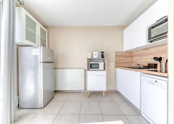 Guestready - Sleek & Sunny Comfort Near The Tram *